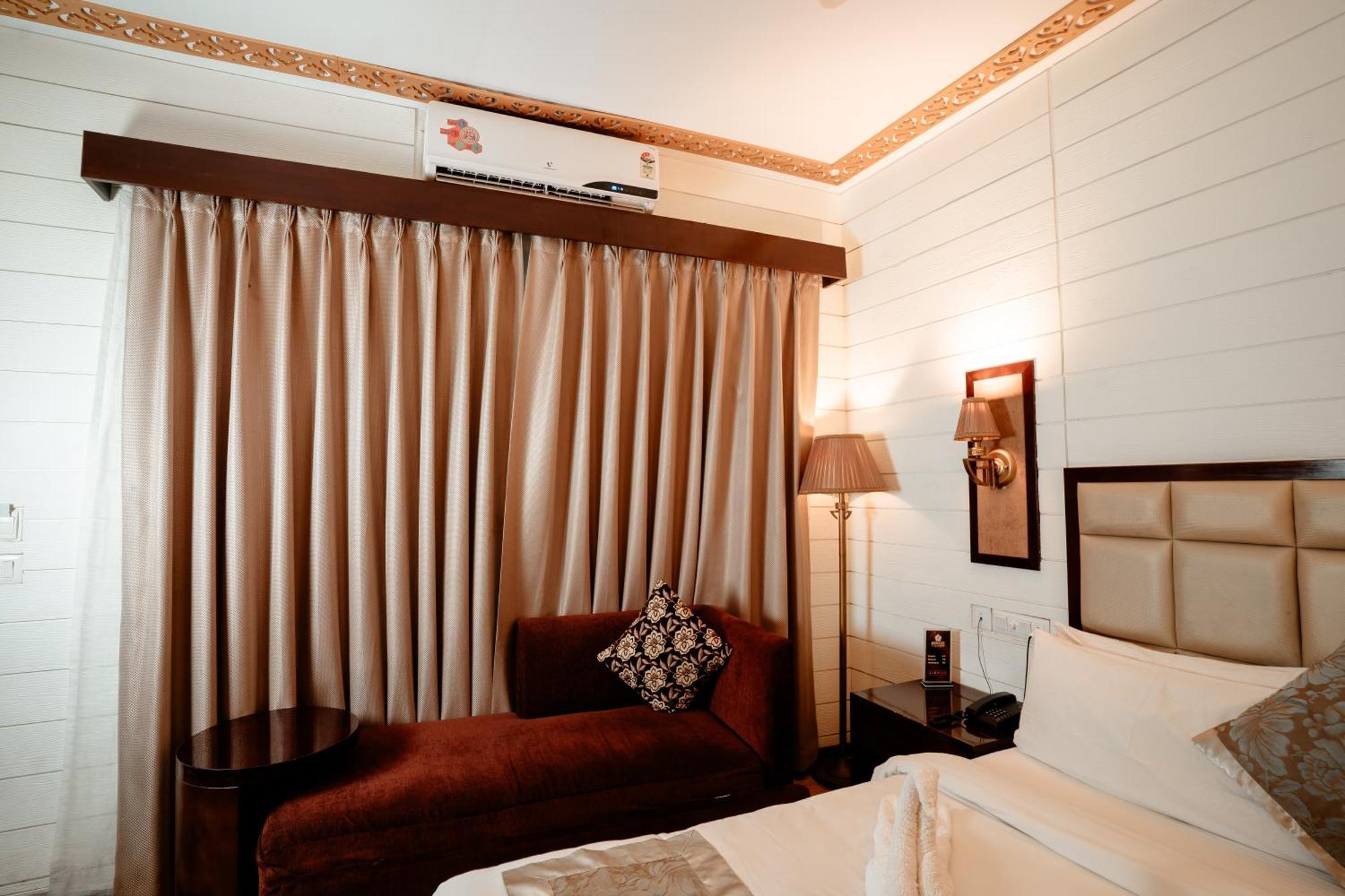 Sinon Baga Retreat Hotel Exterior photo